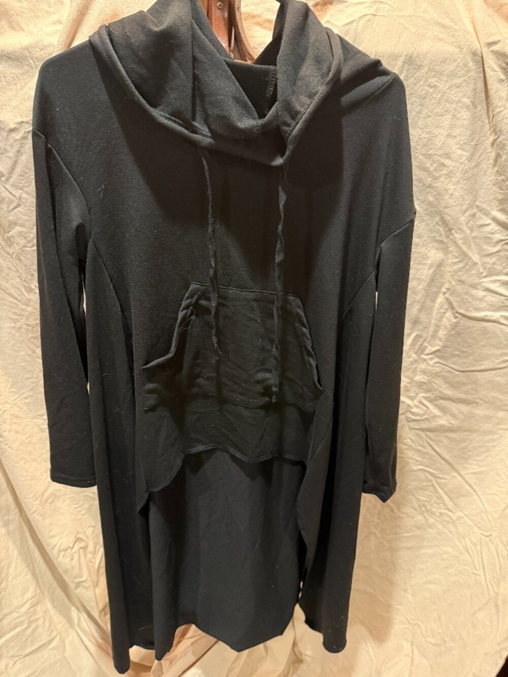 High/low hooded long sleeve shirt